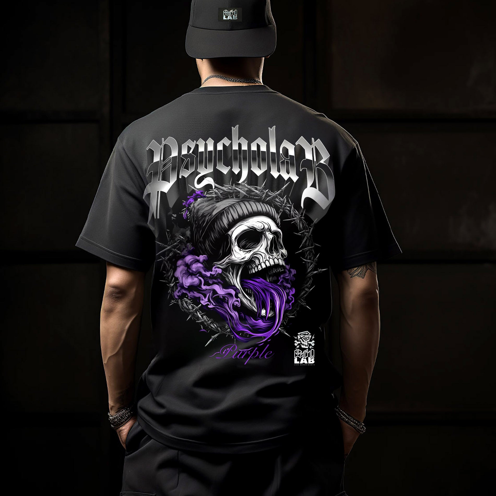 Rückansicht des Purple T-Shirt von PsychoLab mit auffälligem Totenkopf Design und lila Rauch, perfekt für Streetwear-Liebhaber.