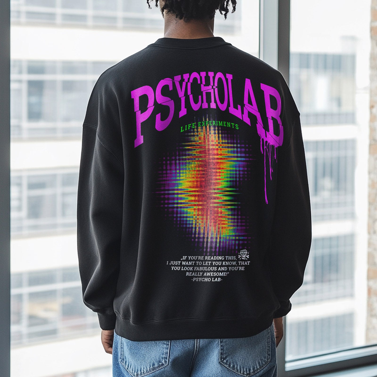 Das Sweatshirt Zone Black von PsychoLab zeigt einen auffälligen bunten Print auf der Rückseite, perfekt für einen urbanen Look.