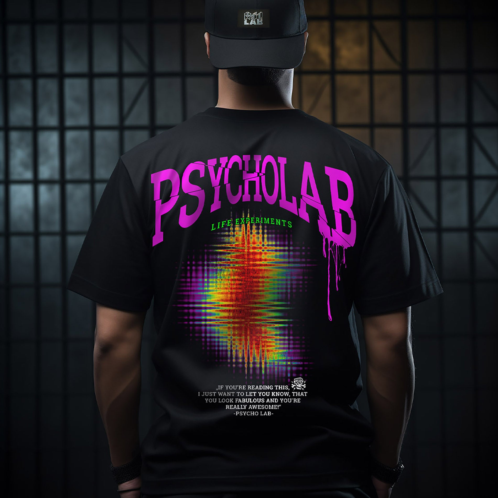 PsychoLab T-Shirt Zone Schwarz getragen mit auffälligem Grafikdruck auf dem Rücken