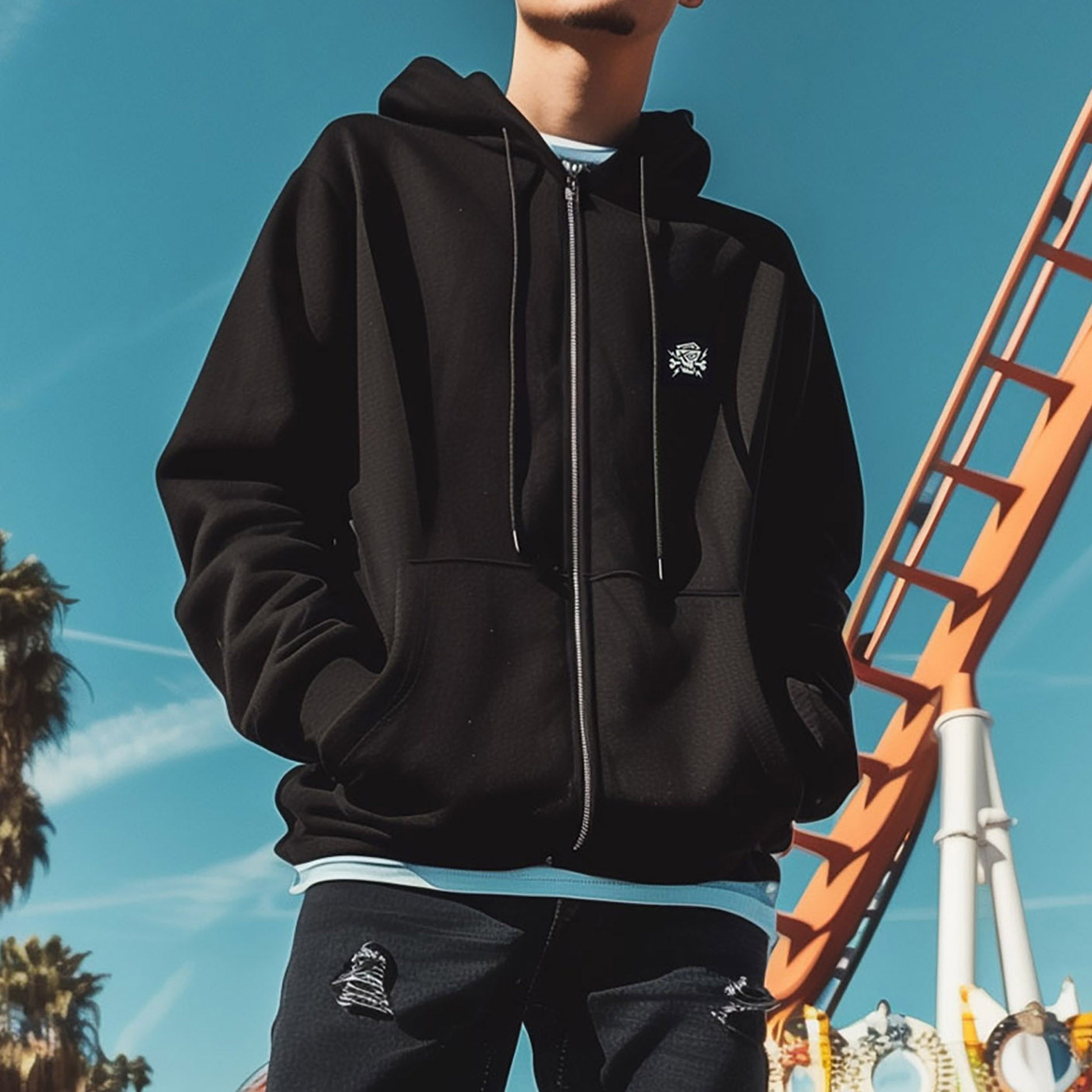 Model trägt PsychoLab Zip Hoodie Mindset Schwarz mit kleinem Logo